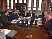 محافظ بنى سويف يبحث مع نائب وزير الإسكان خطوات تطوير عزبة الصفيح