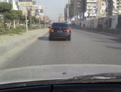 قارئ يرصد سيارة تتجول فى شارع النزهة بدون لوحات معدنية ولها زجاج أسود