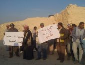 أصحاب وعمال المحاجر ينظمون وقفة احتجاجية ضد قرارات محافظة القاهرة 