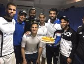 بالصور.. لاعبو الزمالك يحتفلون بعيد ميلاد الغضنفر برعاية "جنش"