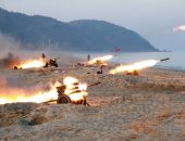 بالصور...زعيم كوريا الشمالية يشهد مسابقة لإطلاق صواريخ وتدريبات لسلاح الطيران