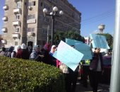 بالصور.. وقفة احتجاجية لطلاب مدرسة اللغات وأولياء الأمور بكفر الشيخ