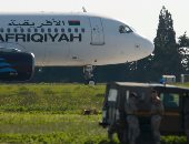 كابتن الطائرة الليبية المختطفة بمالطا يعلن إطلاق سراح جميع الركاب