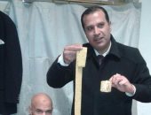 بالصور.. جمارك المطار تضبط يمنى حاول تهريب مشغولات ذهبية من تركيا