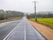 قرية فرنسية تفتتح أول طريق عام بالطاقة الشمسية فى العالم