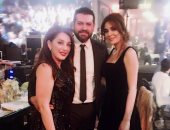 سيرين عبد النور تنشر صورتها مع أحدث زوجين بالوسط الفني..كندة وعمرو
