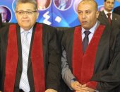 جامعة المنوفية تهدى درعين تذكاريين لوزير التعليم العالى والمحافظ 