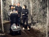 بالصور.. فاردى يحتفل بالكريسماس مع عائلته تحت الثلوج