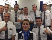 ضيافة "مصر للطيران" تعيد 20 ألف دولار لراكب مصرى سرقها منه صينيون