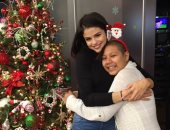 سيلينا جوميز وجينيفر لورانس تحتفلان بالكريسماس بزيارة مستشفيات للأطفال