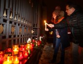 بالصور.. وقفة تضامنية بالشموع بمدينة سوتشي على ضحايا طائرة روسيا المنكوبة