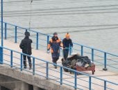 ننشر أول صور لانتشال متعلقات ضحايا الطائرة المنكوبة من البحر الأسود