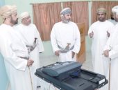 وزير الداخلية العمانى يتفقد مركزى انتخابات المجالس البلدية بمدحاء والسنينة