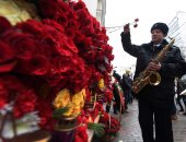 بالصور ..الورود والموسيقى يتصدران مشهد تأبين ضحايا الطائرة العسكرية الروسية
