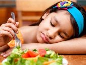 دراسة: وجبات غذائية عصرية على هيئة بسكويت وحلوى تحمى الأطفال من التقزم