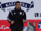 الأشعة تثبت معاناة شريف إكرامى من إجهاد فى العضلة الخلفية