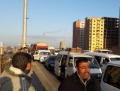 بالصور..توقف حركة المرور بطريق إسكندرية الزراعى بسبب حادث تصادم سيارتين 