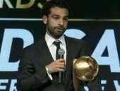 رواد تويتر يهنئون محمد صلاح بعد تتويجه أفضل لاعب عربى: "ابن مصر اللى مشرفنا"