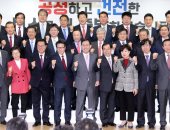 بالصور.. انشقاق 29 نائبا عن الحزب الحاكم الكورى الجنوبى احتجاجا على فضائح رئيستهم