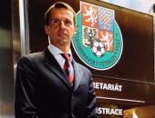 ستراكا يعمل مع الإسماعيلى بعقدين مختلفين