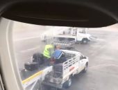 قارئ يرسل فيديو وصورا صادمة لإهمال عمال المطار وتكسيرهم لحقائب الركاب