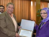 "المالية" تكرم محافظ الإسماعيلية على جهوده فى دعم دورات إعداد الكوادر