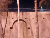 ننشر أول صور لسور كنيسة دمياط الجديدة بعد تعليته بالأسلاك الشائكة