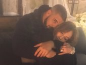 بالفيديو.. رقص وقبلات ساخنة لجنيفر لوبيز ودريك "بالعند فى ريهانا"