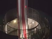 بالفيديو.. عمليات إجلاء لمحتجزين داخل إحدى الألعاب بمدينة ملاهى بكاليفورنيا