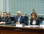 بالصور.. رئيس مجلس النواب يشارك فى اجتماع لجنة السياحة لمناقشة خطة تطوير الأهرمات
