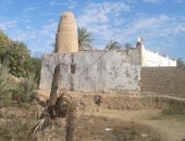 بالفيديو والصور.. الإهمال يدمر مسجدا أثريا عمره 640 عاما بإحدى قرى الداخلة