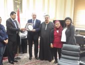 مباحاثات بين مصر وأوروجواى لاستيراد الماشية الحية ونقل خبرات تصدير الموالح