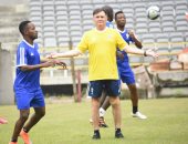 رغم تهديدات الاستقالة.. كماتشو يقود تدريبات الجابون