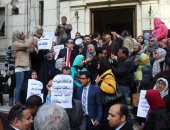 بالفيديو والصور ..اعتداءات بين المحامين خلال وقفة احتجاجية فى نقابتهم