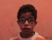 بالفيديو.. 9 آلاف جنيه تساعد تلميذ على رؤية السبورة ببورسعيد