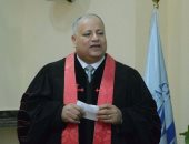 محافظ الإسكندرية يهنئ الأقباط بعيد الميلاد بالكنيسة الإنجيلية