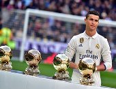 بالصور.. رونالدو يحتفل بالكرة الذهبية الرابعة فى البرنابيو