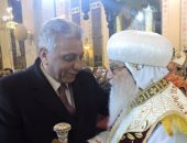 بالصور.. مدير أمن البحيرة يقدم التهنئة للأنبا باخوميوس بعيد الميلاد 