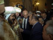 بالصور.. محافظ الإسكندرية يقدم التهنئة بعيد الميلاد بالكاتدرائية المرقسية