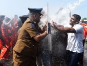 بالصور.. اندلاع اشتباكات بين الشرطة ومحتجين فى سريلانكا