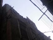  بالصور .. انهيار جزئى فى عقار بالجمرك بالاسكندرية بسبب الطقس السيئ