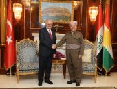مسعود البارزانى ورئيس وزراء تركيا يتفقدان جبهة "البيشمركة" شمالى العراق