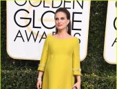 ناتالي بورتمان حامل علي السجادة الحمراء لحفل جولدن جلوب  