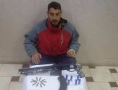 حبس عاطل ضبط بحوزته بندقية آلية وطلقات نارية بقصد الاتجار في القليوبية