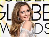 بالصور.. دور باريمور تبدو كالملائكة في حفل جولدن جلوب 