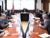 بالصور.. رئيس الوزراء يجتمع بـ أشرف العربى فى مقر وزارة التخطيط