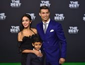 بعد عامين من غياب أرينا شايك.. رونالدو يعود لمنصة الفيفا بصديقة جديدة