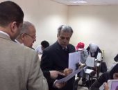 بالفيديو.. جابر نصار يتفقد سير امتحانات الترم الأول ويستمع لشكاوى الطلاب