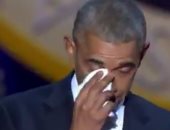 بالفيديو.. أوباما لـ "زوجته" باكيا: جعلتى من البيت الأبيض قبلة لكل الأمريكيين