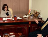 رئيسس الريف المصري لوزيرة الهجرة "فاروق الباز فدم لنا خرائط للمياه الجوفية"